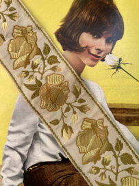Sierband | Geel | 06 cm -  Agrementband | Meubelband | H&R Indanthren vintage geel katoen met goudgeel kleurige rozen