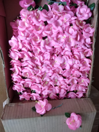 Applicaties | Stoffen fel roze Koreaanse bloemetjes uit de jaren '50. Zeer UNIEK!