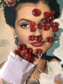 Knopen | Rood | Ø 10 mm - Paris Selection rond met relief  randje 2 gaatjes | jaren '50