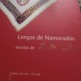 Frans goudkleurig borduurgaren uit Lyon in Portugal – een bijzonder klosje met een reis door de textielgeschiedenis
