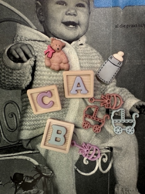 Scrapbook | Ø 20 mm - 2 cm | Knopen | Roze-bruin-blauw-lila | Zakje met 'Dress it Up' baby thema knopen