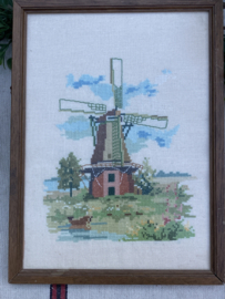 Schilderijen | Ingelijst borduurwerk in kruissteek van een Hollandse molen