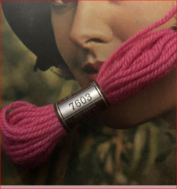 * 7103 borduurwol ROZE DONKER FUCHIA FLUOR Colbert DMC Laine pour tapisserie  - virgin wool