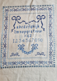 BLAUW | Letterlap in lichtblauw met strikjes en prachtige rand (30 x 25 cm)