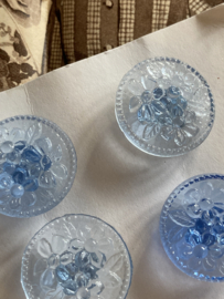 VERKOCHT | Glasknopen | Transparant  | Blauw | Ø 20 mm - EXQUISIT -  Prachtige vintage lichtblauwe getinte knopen  met oogje