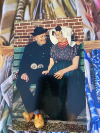 Briefkaarten | Zeeland | Man & vrouw | xx - Man en vrouw op een bankje