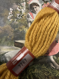 * 7767 borduurwol GEEL KERRIE MIDDEN Colbert DMC Laine pour tapisserie - virgin wool
