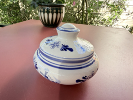 VERKOCHT | Delfts blauw | Dekseldoos - bonbonniere Vintage dekselschaaltje - suikerpotjemet windmolens en bloemen