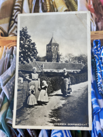 Briefkaarten | Zeeland | Walcheren | 1947 - Walchersch Dorpsgezicht - vrouwen en kinderen
