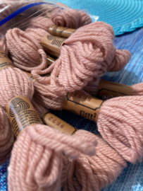 * 8672 - ROZE OUD MIDDEN - Scheepjes borduurwol of tapisserie wol/gobelin - kleurnummer 8672