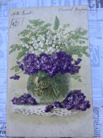 VERKOCHT | Briefkaarten | Bloemen | Viooltjes |  1904 - Viooltjes en lelietje-van-dalen  in een vaasje op kanten kleedje