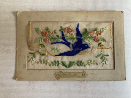 Geborduurde kaart WW1 | 19xx - Silk Postcard - Cartes postales brodées | Geborduurde antieke Postcard St. Catherine  met blauwe zwaluw enveloppe werkje