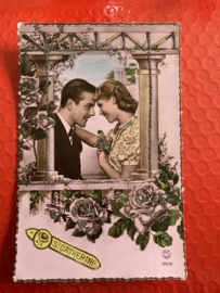 Ansichtkaart | Verliefd paartje met rozen en glitters in een doorkijkje “ Ik vond liefde toen ik jou vond”
