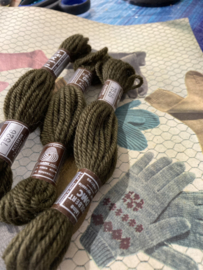 * 7526 | BRUIN (Donker mosgroene gloed) Bruin label - borduurwol Colbert DMC Tapestry wool