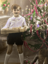 VERKOCHT | Kinderen | Vroolijk Kerstfeest - Jongetje bij kerstboom met cadeautjes