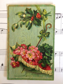 VERKOCHT | Briefkaarten | Bloemen | Klavertjes | 1913 - Antieke prentenkaart bloemenmandje "bloemen en klavertjes" en hulst