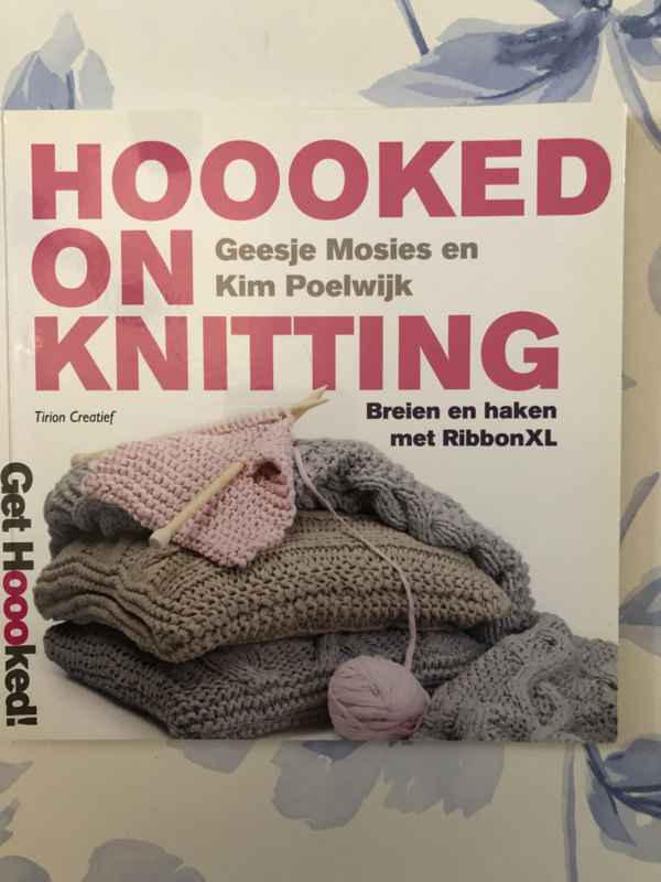 Boeken | Breien | Hooked on Knitting: breien en haken met RibbonXL - Geesje Mosies en Kim Poelwijk - Tirion Creatief