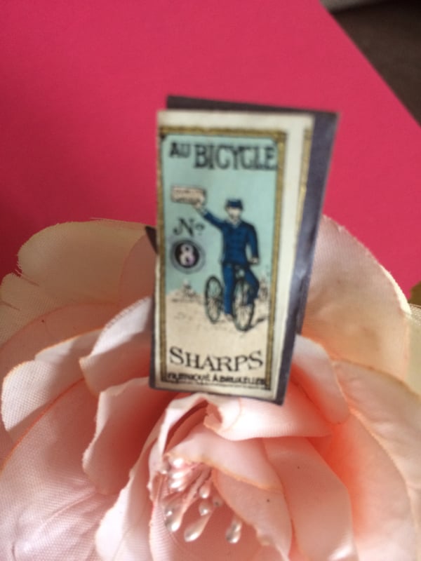 Au Bicycle SHARPS needles | Antiek naaldenpakje poppenhuis  mininaaldjes  nr. 8 | jaren '20