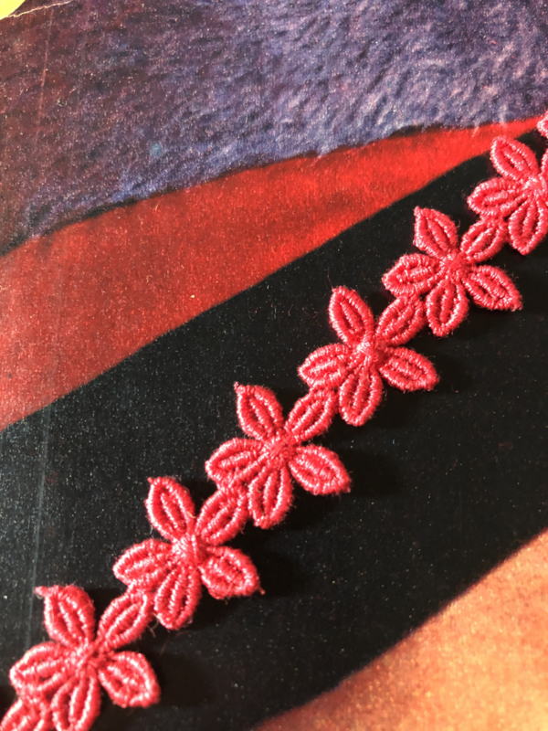 Sierband | Rood | Vintage lieve bloemetjes band 'Red Daisy'  jaren '60 (1 cm)