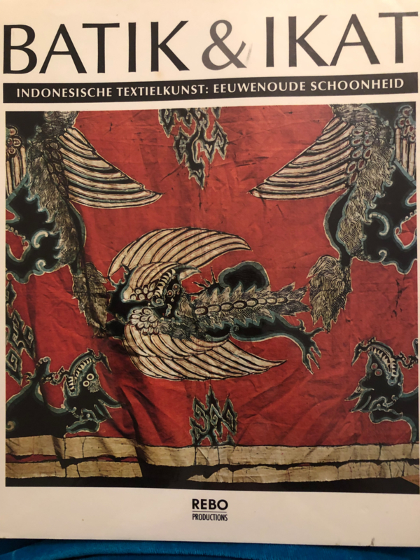 VERKOCHT | Boeken | Ambachten | Textielkunst | Indonesië | Batik & Ikat - Bedrich Forman - Indonesische textielkunst, eeuwenoude schoonheid