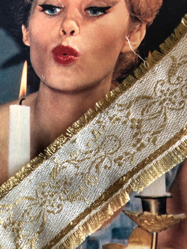 VERKOCHT | Band | Goud en créme brocante met bloemmotiefje (restje 1.30 cm x 4,5 | jaren '50