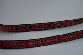 Traditioneel folkloreband, zwart rood.   Prijs per meter