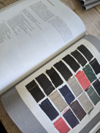 Elisabet Stavenow-Hidemark: Från kläde till silkesflor. Textilprover från 1700 tals svenska fabriker