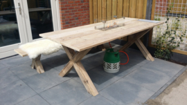 Tafel met kruispoten