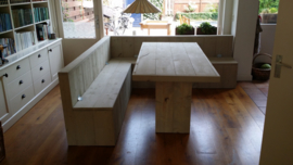 Eettafel met kolompoten