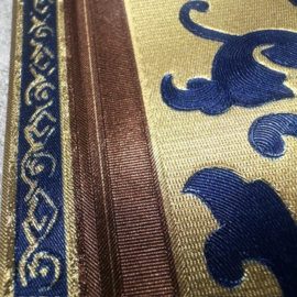Klassieke Elegantie: Blauwe Gouden Behangrand met Subtiele Bladpatronen