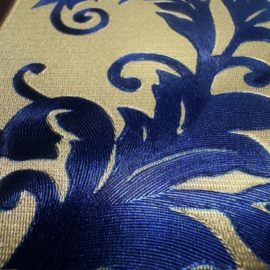 Klassieke Elegantie: Blauwe Gouden Behangrand met Subtiele Bladpatronen