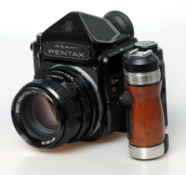 Pentax 6x7 + 2.4 / 105mm lens