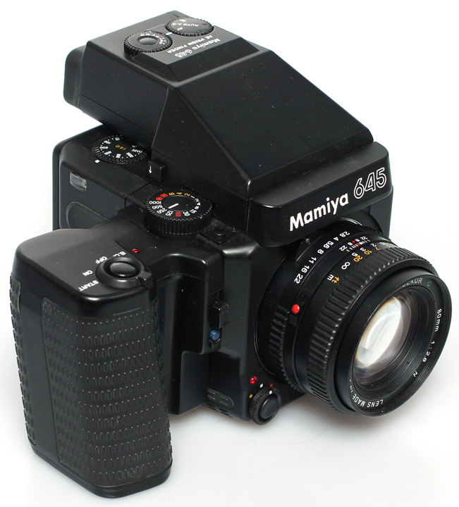 Mamiya 645 super + 80mm f2,8 N, AE zoeker, riem, en winder.