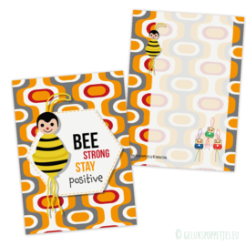 "BEE strong, stay positive" gelukspoppetjes kaartje