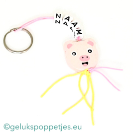 Naam sleutelhanger met gelukspoppetje biggetjes kop