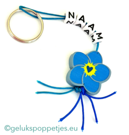Naam sleutelhanger met vergeet me nietje gelukshangertje