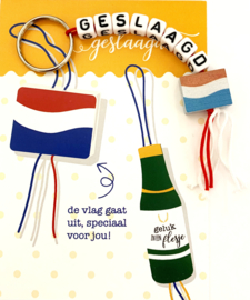 "Geslaagd" gelukspoppetjes kaartje met sleutelhanger giftset