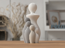 Modern 3d geprint beeldje mama met 4 kinderen
