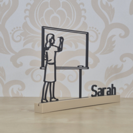 3D-Geprint Leerkracht (vrouw) Naambord – Personaliseerbaar tot 9 Letters – PLA – 230 mm