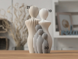 Modern 3d geprint beeldje gezin met 3 kinderen