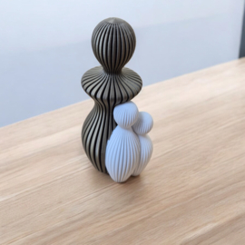 Modern 3d geprint beeldje mama met 2 kinderen