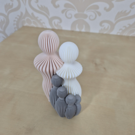 Modern 3d geprint beeldje gezin met 4 kinderen