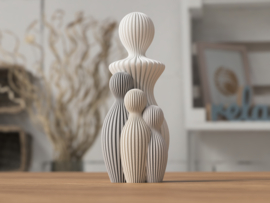 Modern 3d geprint beeldje mama met 3 kinderen