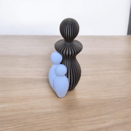 Modern 3d geprint beeldje mama met 2 kinderen