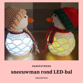 Haakpatroon sneeuwman rond LED-bol