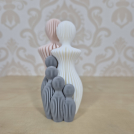 Modern 3d geprint beeldje gezin met 4 kinderen