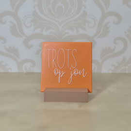 3D geprinte tegel met tekst “trots op jou” – decoratieve quote tegel