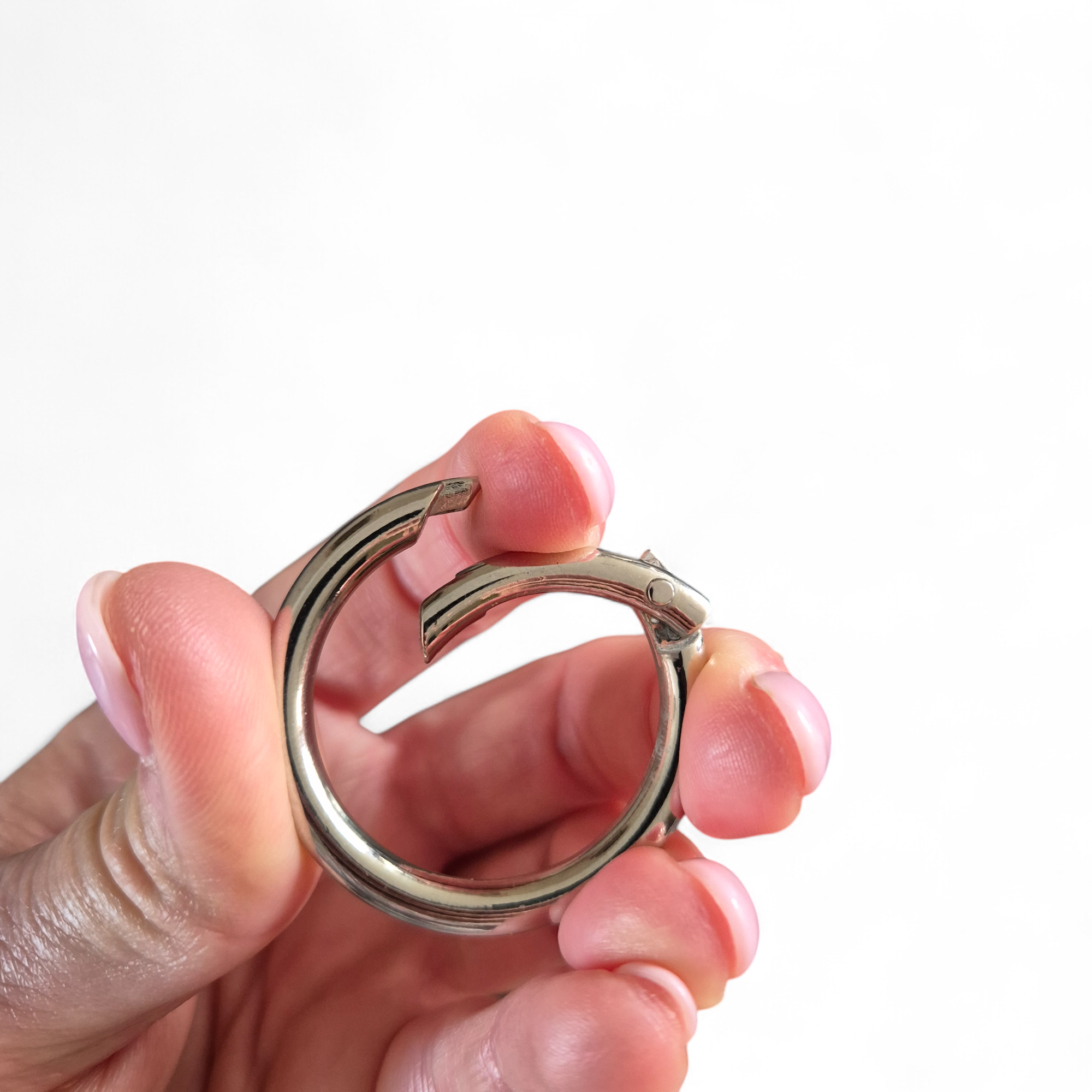 Ronde Karabijnhaak - keuze uit 3 kleuren - 1 st