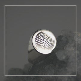Zilveren ring met ronde vingerafdruk