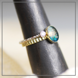 Asring Veritatem met witgouden vintage ring met diamant